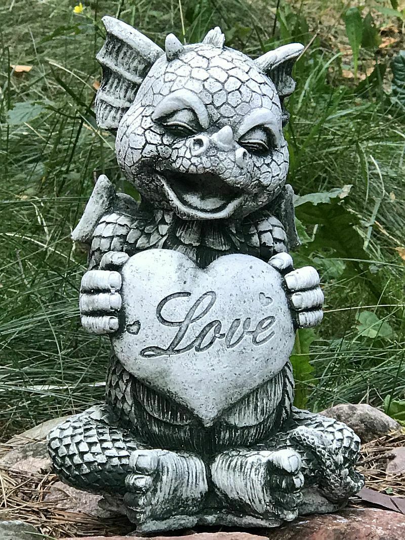 Smok „Love” figura betonowa