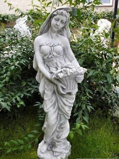 Figura betonowa Kobieta z Koszem owoców