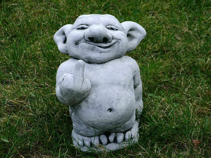 Troll „Fuck You” figura betonowa