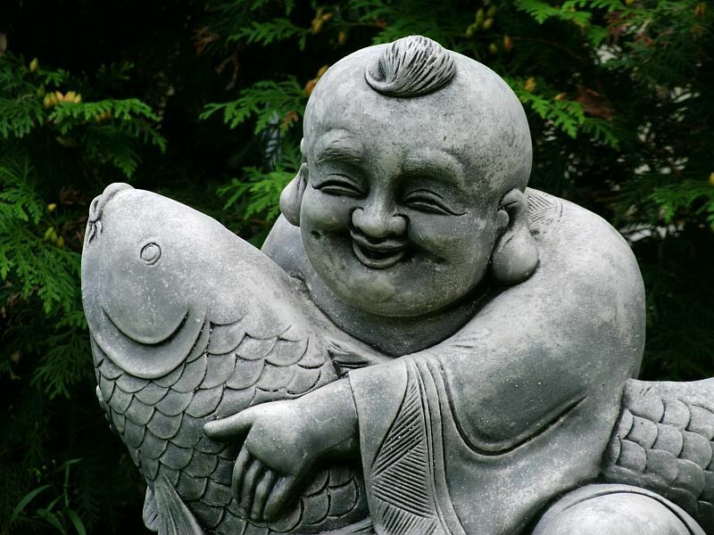 Budda z Rybą figura betonowa