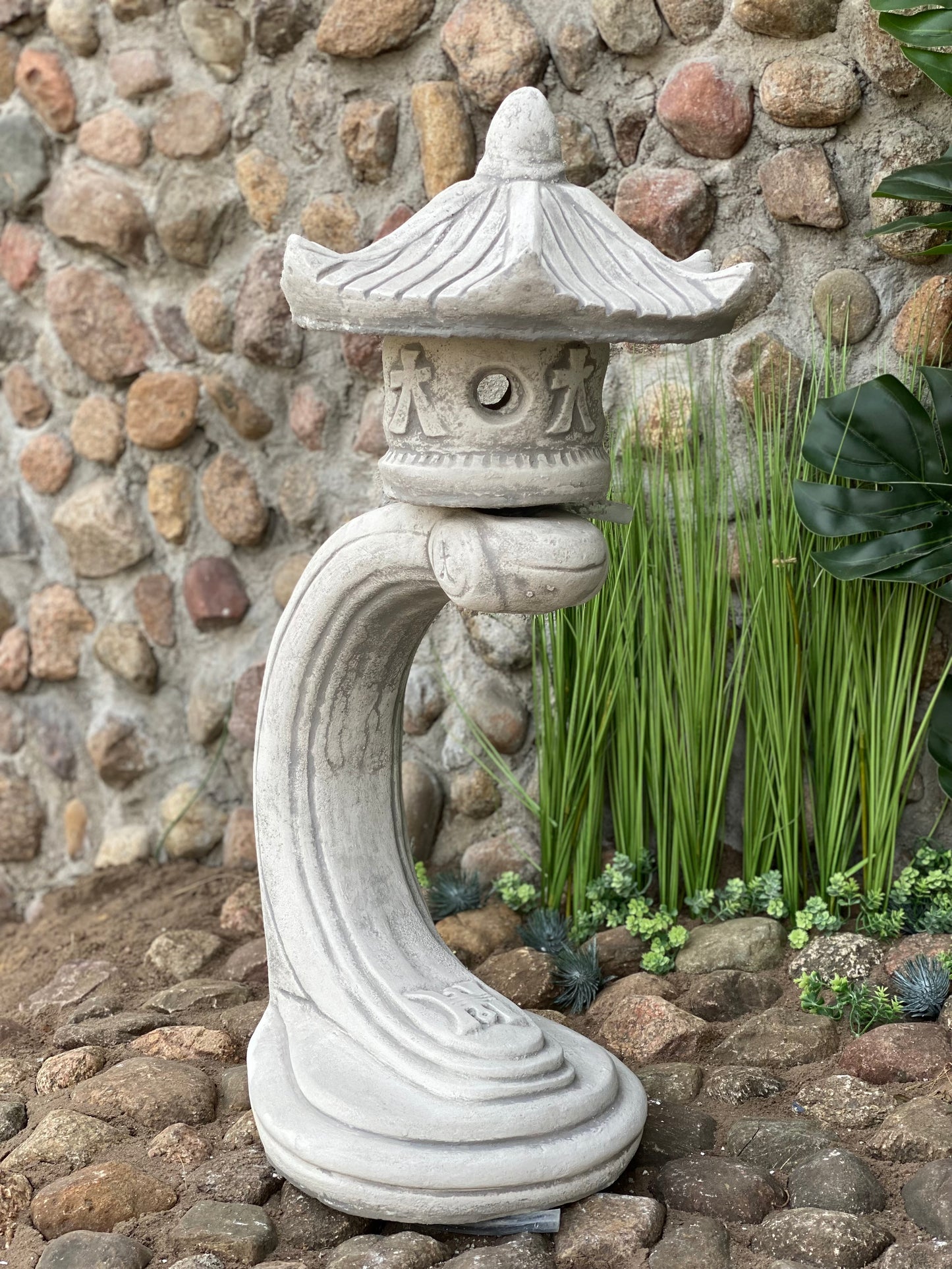 Pagoda Krzywa Figura betonowa