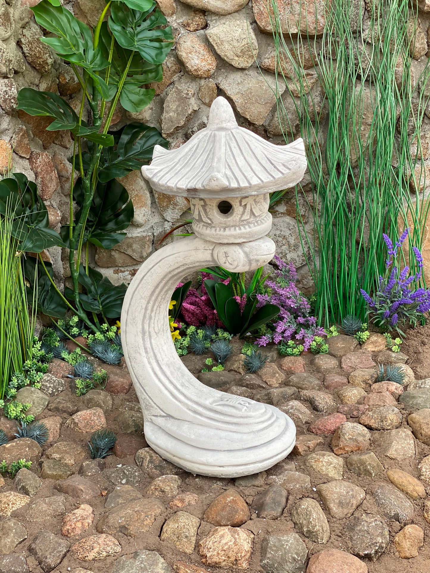 Pagoda Krzywa Figura betonowa