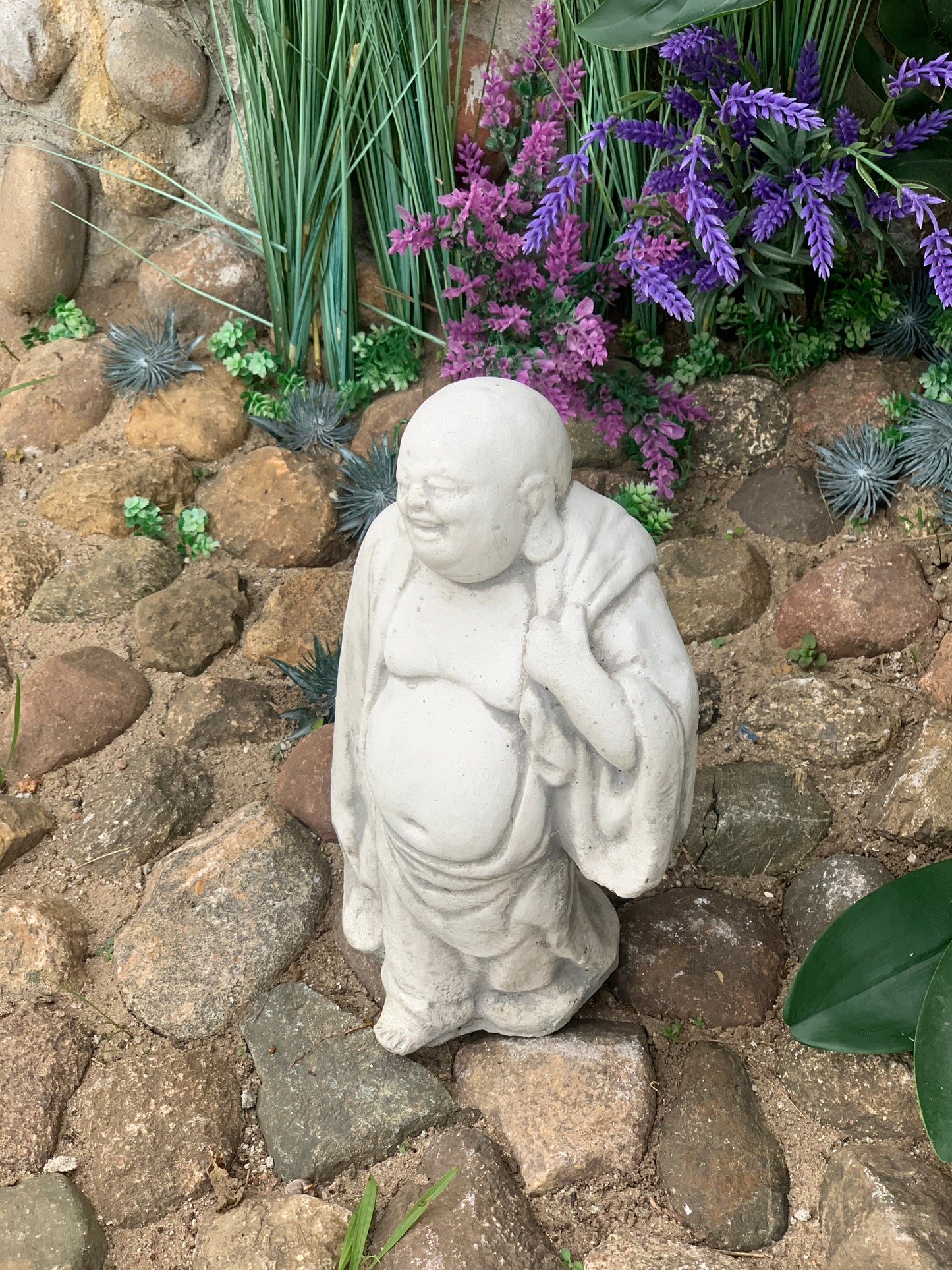 Budda w szatach Figura betonowa