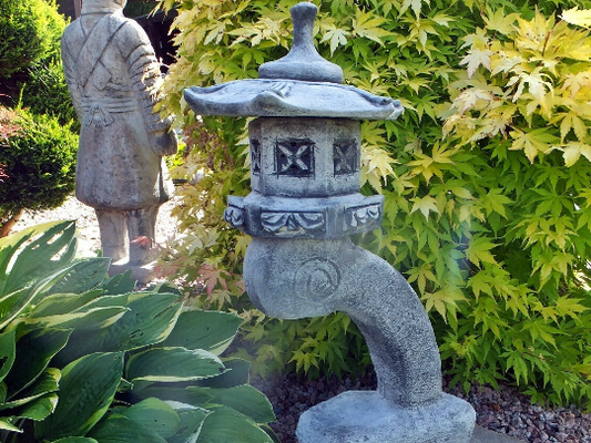 Pagoda Krzywa Figura betonowa