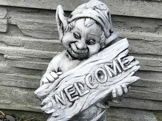 Skrzat "Welcome" figura betonowa